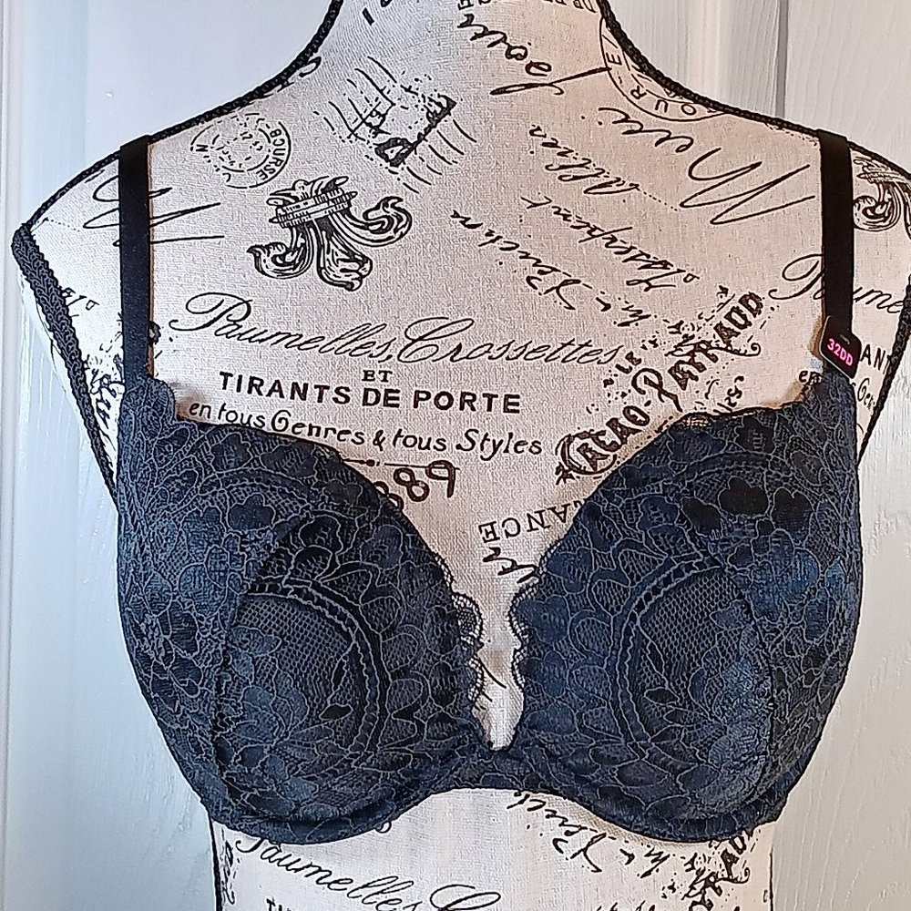 NWT La Senza 32DD Plunge Bra Black Lace Molded Cup Underwire Lingerie